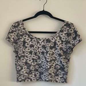 Cute Daisy Black and White Crop Top